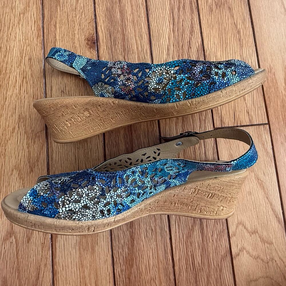 Spring Step Laser Cut Blue Multi Print Leather Slingback Wedge Sandals Size 10 - Picture 5 of 11